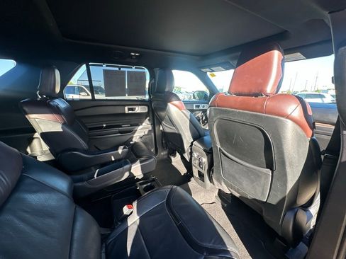 Used 2020 Ford Explorer Platinum w/ Premium Technology Package image 26