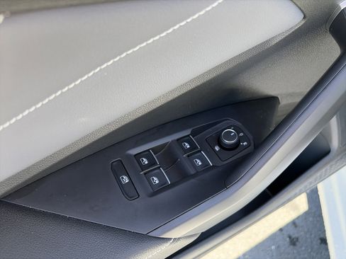 Used 2025 Volkswagen Jetta SEL image 14