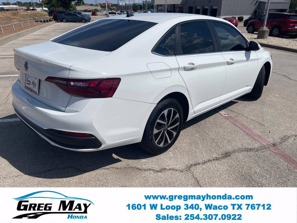 Used 2024 Volkswagen Jetta S FWD image 3