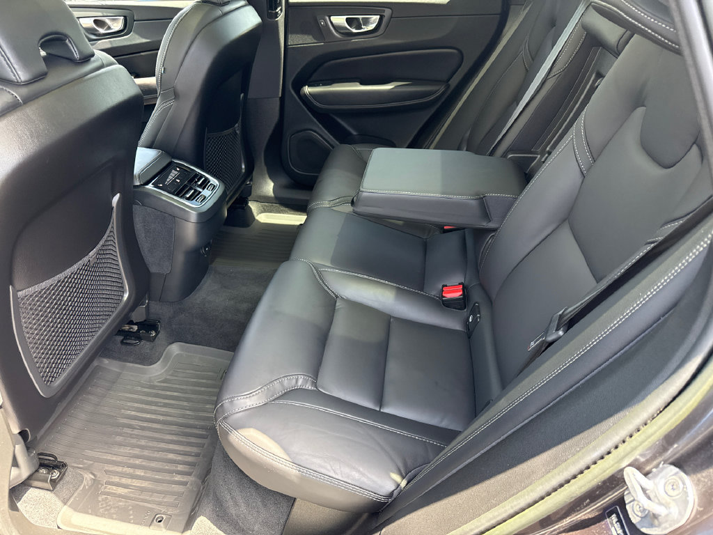 Used 2023 Volvo XC60 B5 Ultimate w/ Climate Package AWD/4WD image 17