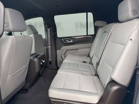 Used 2022 GMC Yukon XL SLE w/ Gmc Pro Safety Plus Package AWD/4WD image 30