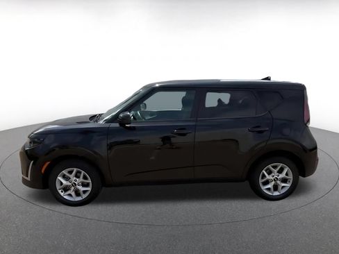 Used 2025 Kia Soul LX w/ LX Technology Package FWD image 9