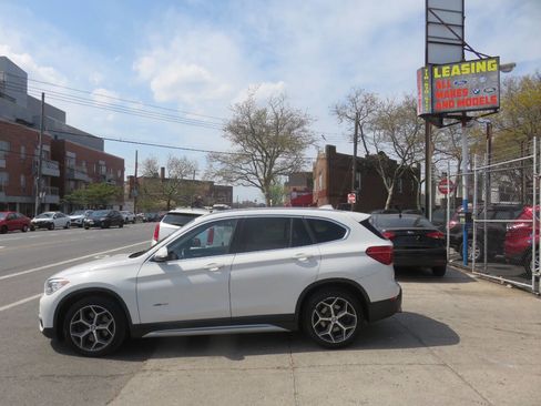 Used 2018 BMW X1 xDrive28i image 7