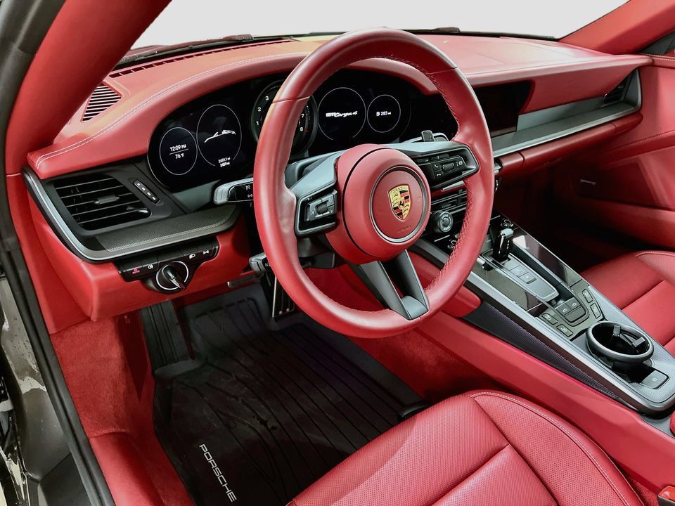 Certified 2024 Porsche 911 Targa 4 AWD/4WD image 4