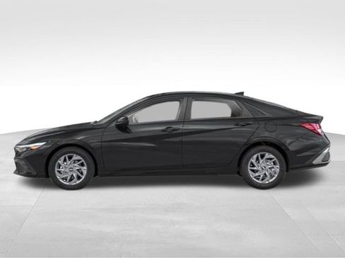 Used 2024 Hyundai Elantra SEL FWD image 6