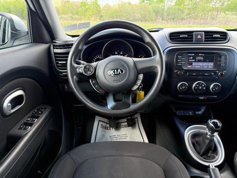 Used 2019 Kia Soul FWD image 12