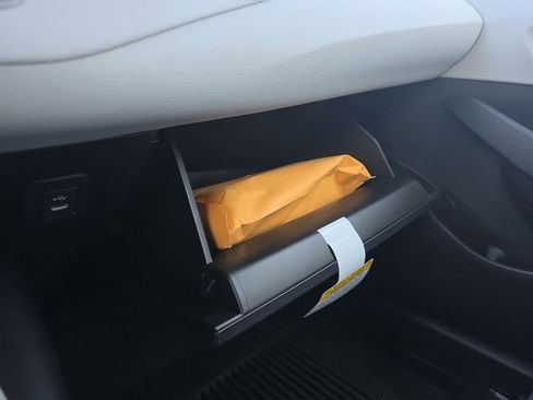 Used 2026 Toyota Corolla SE w/ SE Premium Package image 33