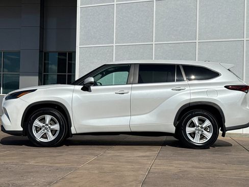 Certified 2024 Toyota Highlander LE image 8