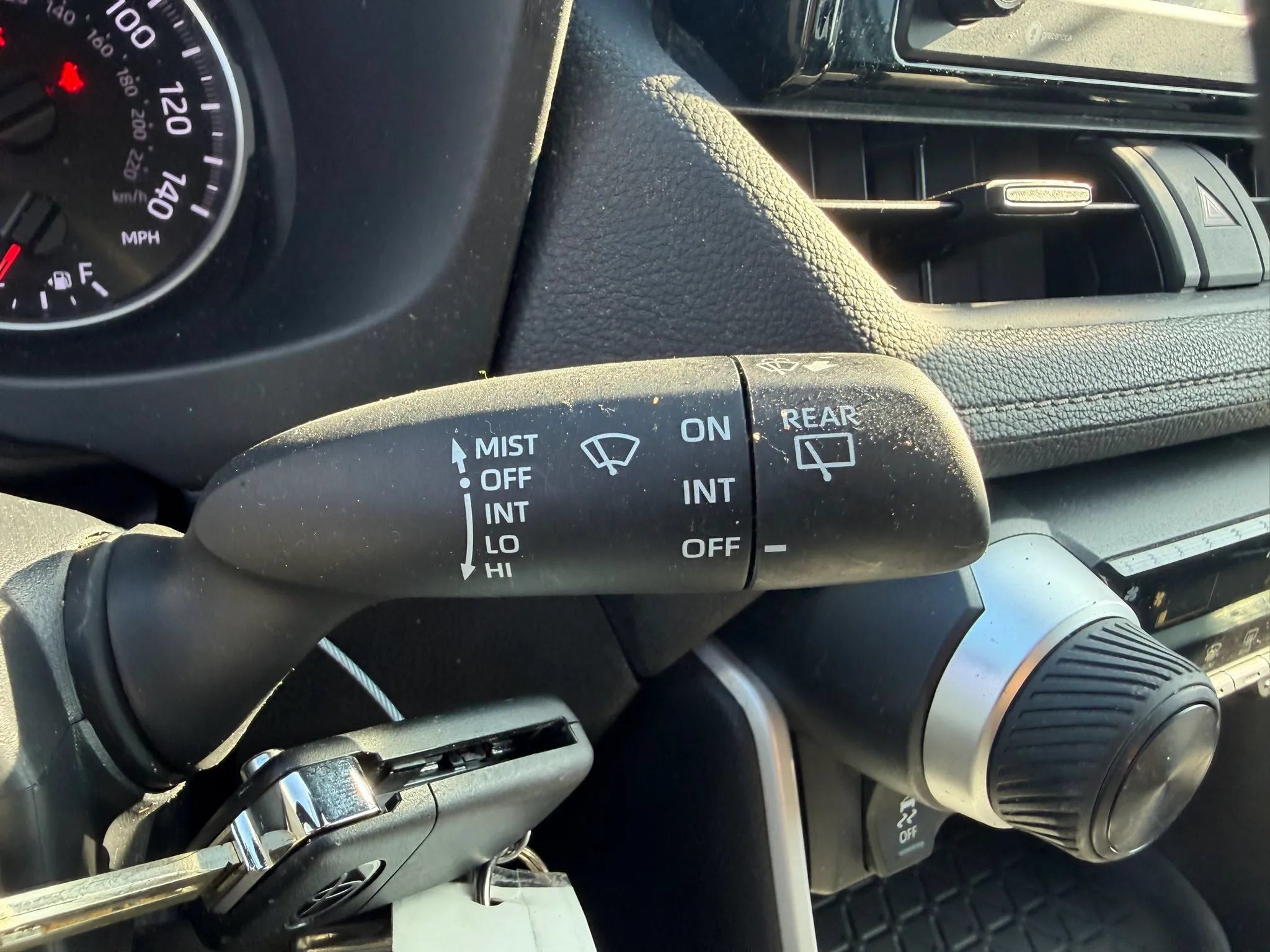 Used 2021 Toyota RAV4 LE AWD/4WD image 15