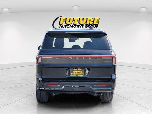 Certified 2025 Lincoln Navigator Reserve AWD/4WD image 5