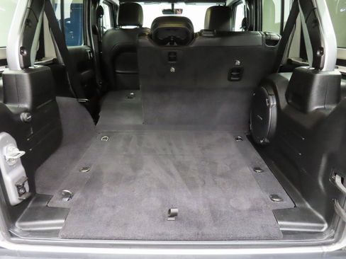 Used 2021 Jeep Wrangler Unlimited Sahara image 35