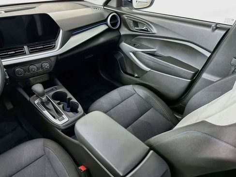 Used 2024 Chevrolet Trax LS w/ LS Convenience Package FWD image 10