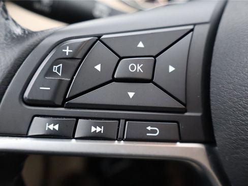 Used 2020 Nissan Rogue SV w/ Premium Package image 18