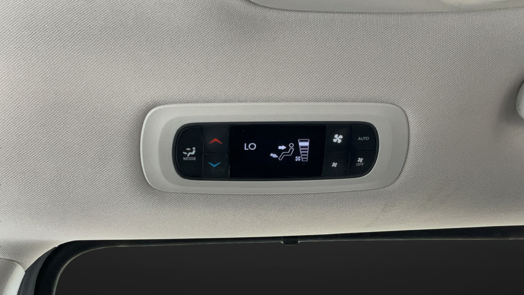 Used 2024 Chrysler Pacifica Touring-L FWD image 24