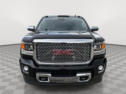 Used 2015 GMC Sierra 2500 Denali w/ Duramax Plus Package AWD/4WD image 2