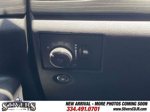 Used 2020 Jeep Grand Cherokee Altitude AWD/4WD image 34
