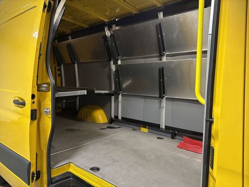Used 2020 Mercedes-Benz Sprinter 2500 image 22