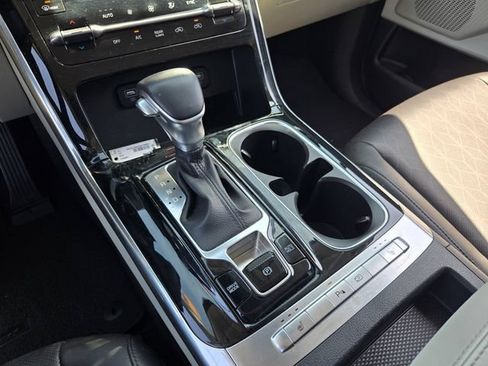 Used 2024 Kia Carnival EX FWD image 18