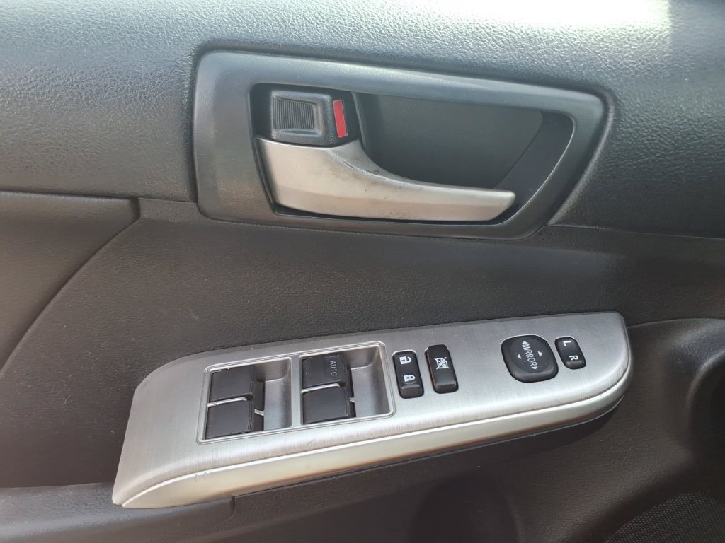 Used 2013 Toyota Camry SE FWD image 15