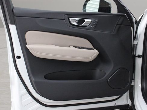 New 2026 Volvo XC60 B5 Core AWD/4WD image 16