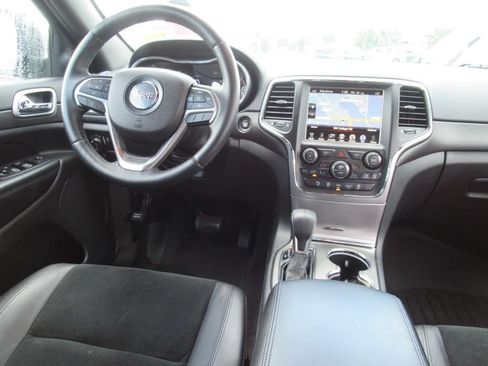 Used 2017 Jeep Grand Cherokee Altitude AWD/4WD image 13