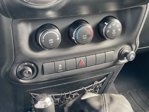 Used 2018 Jeep Wrangler Unlimited Sport S AWD/4WD image 24