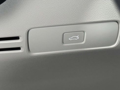 Certified 2024 Volvo XC40 B5 Ultimate w/ Protection Package Premier AWD/4WD image 27