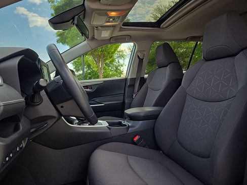 Used 2021 Toyota RAV4 XLE w/ Convenience Package image 13