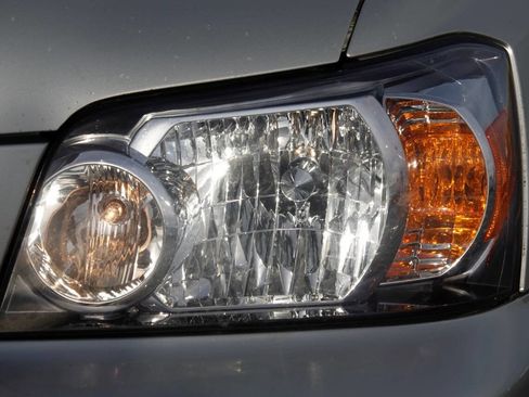 Used 2005 Toyota Highlander Limited AWD/4WD image 43