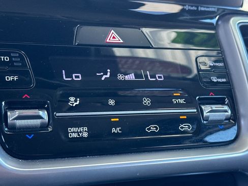 Certified 2023 Kia Sorento EX AWD/4WD image 25