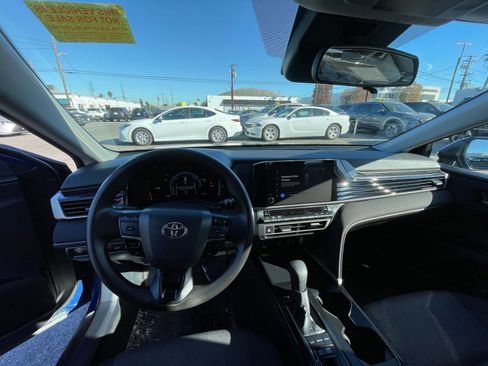 Used 2025 Toyota Camry LE image 33