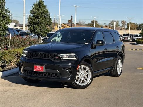 Used 2023 Dodge Durango GT image 2