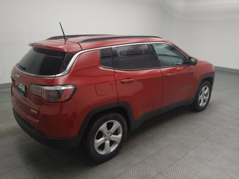 Used 2018 Jeep Compass Latitude w/ Cold Weather Group FWD image 10