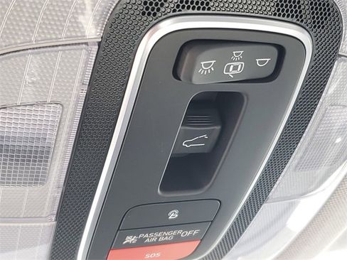 Used 2023 Hyundai Elantra Limited image 34