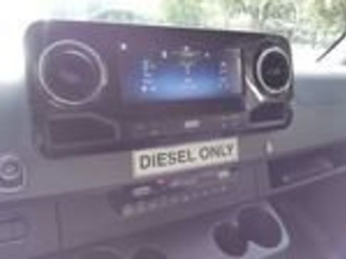 Used 2025 Mercedes-Benz Sprinter 2500 image 5