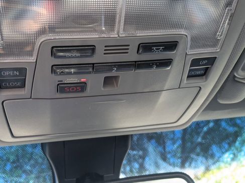 Used 2017 Toyota Camry XLE image 25