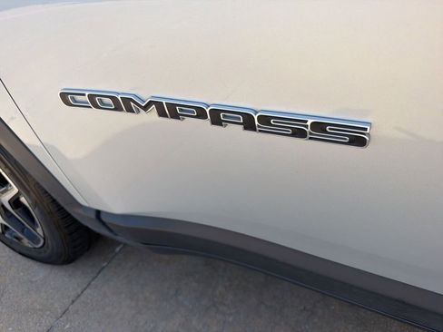 Used 2025 Jeep Compass Limited AWD/4WD image 12