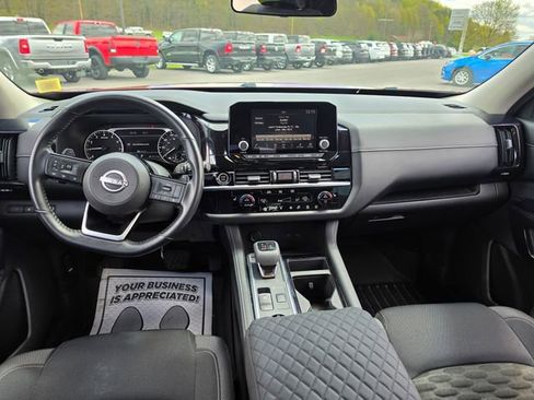 Used 2022 Nissan Pathfinder SV AWD/4WD image 14