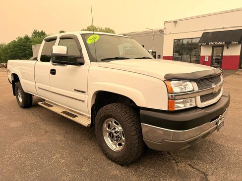 Used 2004 Chevrolet Silverado 2500 LS w/ Skid Plate Package AWD/4WD image 34