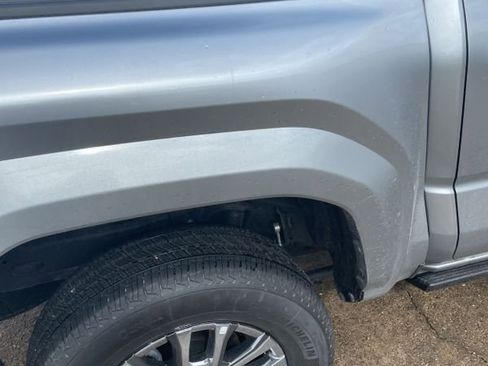 Used 2025 Toyota Tacoma Limited image 5