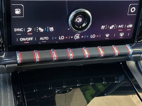 Certified 2025 GMC Yukon XL AT4 Ultimate AWD/4WD image 22