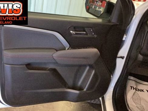 Used 2024 Chevrolet Colorado Z71 w/ Z71 Convenience Package 2 AWD/4WD image 17