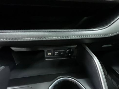 Used 2021 Toyota Highlander XLE image 17