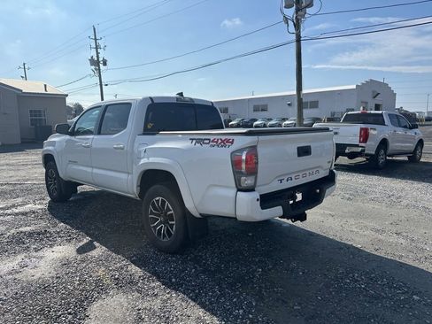 Used 2023 Toyota Tacoma TRD Sport w/ Technology Package image 3