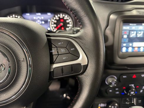 Used 2019 Jeep Renegade Trailhawk image 17