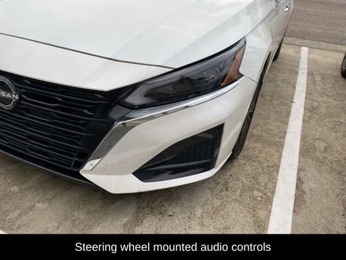 Used 2023 Nissan Altima 2.5 SV image 2