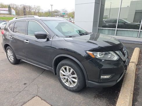 Used 2017 Nissan Rogue SV AWD/4WD image 2