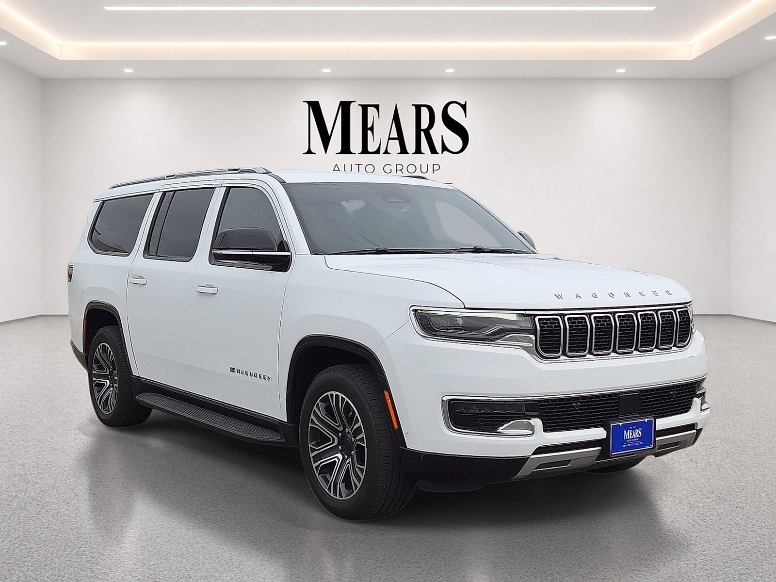 Used 2024 Jeep Wagoneer L Series II w/ Flexible Seating Group RWD image 7