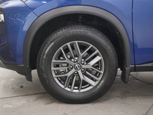 Used 2023 Nissan Rogue S image 29