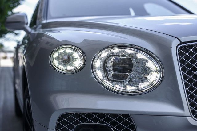 Used 2021 Bentley Bentayga AWD/4WD image 47